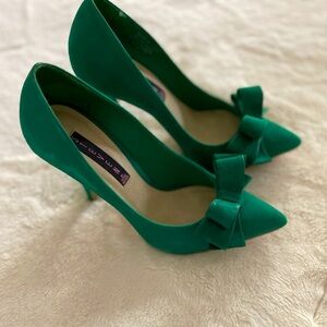 Steve Madden suede green bow pumps